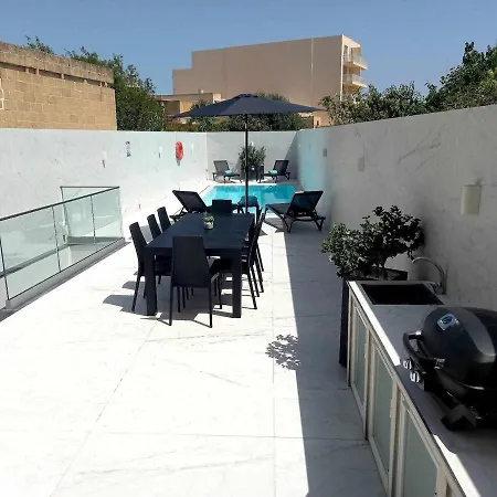 Luxurious 3 Bedroom Maisonette With Private Pool Xewkija