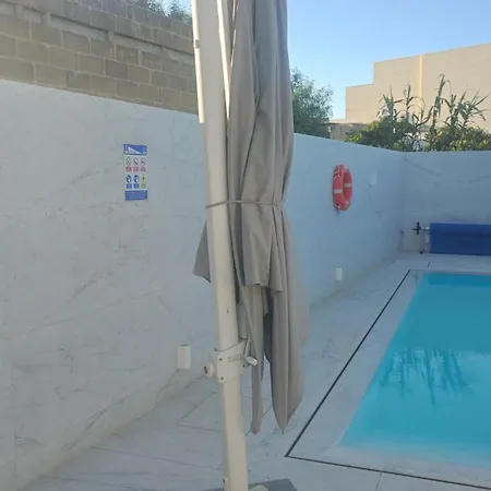 Luxurious 3 Bedroom Maisonette With Private Pool Apartment