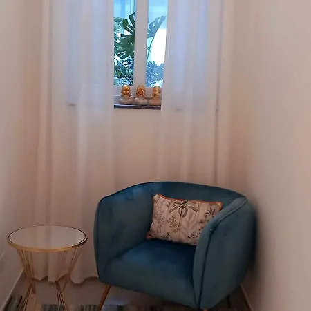 Apartment Luxurious 3 Bedroom Maisonette With Private Pool